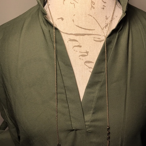 Olive green roll up sleeve blouse. Large. Pockets. - Picture 3 of 7